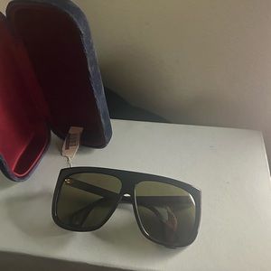 100% Authentic aviator shield sunglasses wit gold detail